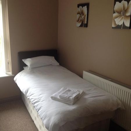 Coach & Horses Bed and Breakfast Tredegar Habitación foto