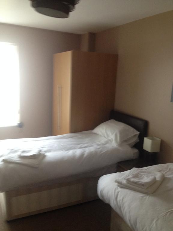 Coach & Horses Bed and Breakfast Tredegar Habitación foto